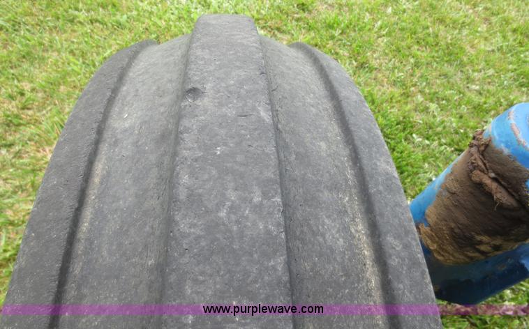 image for item F8274 1971 Ford 8000 tractor