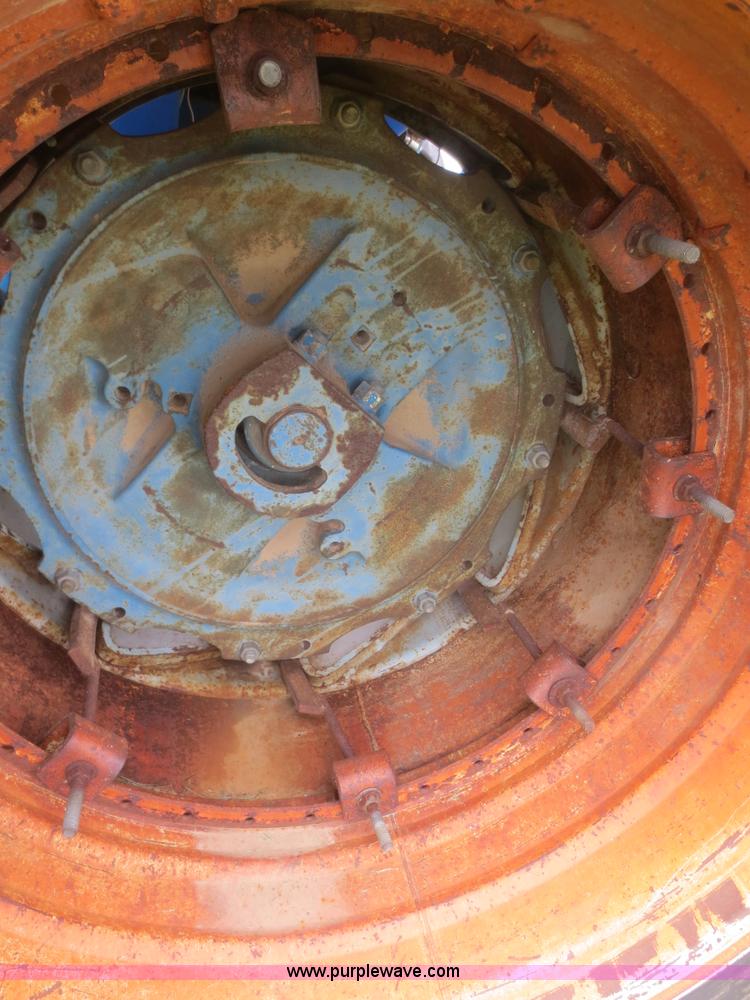 image for item F8274 1971 Ford 8000 tractor