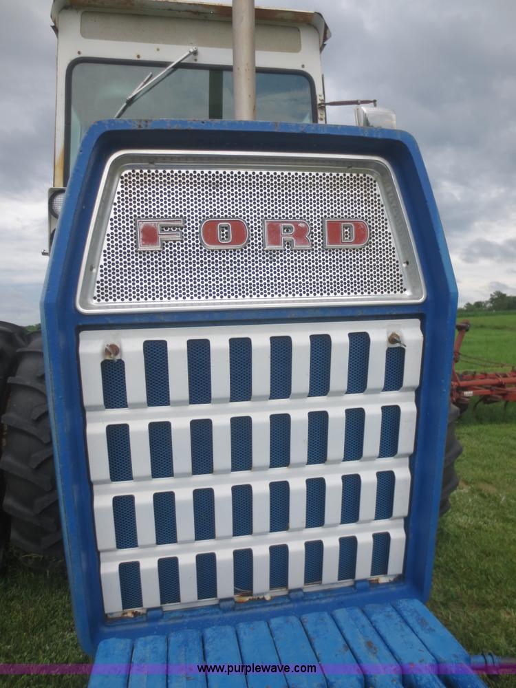 image for item F8274 1971 Ford 8000 tractor