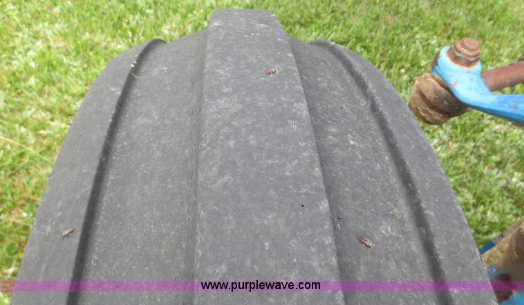 image for item F8274 1971 Ford 8000 tractor