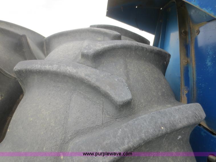 image for item F8274 1971 Ford 8000 tractor