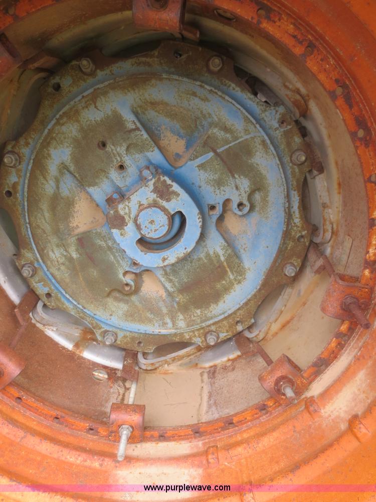 image for item F8274 1971 Ford 8000 tractor