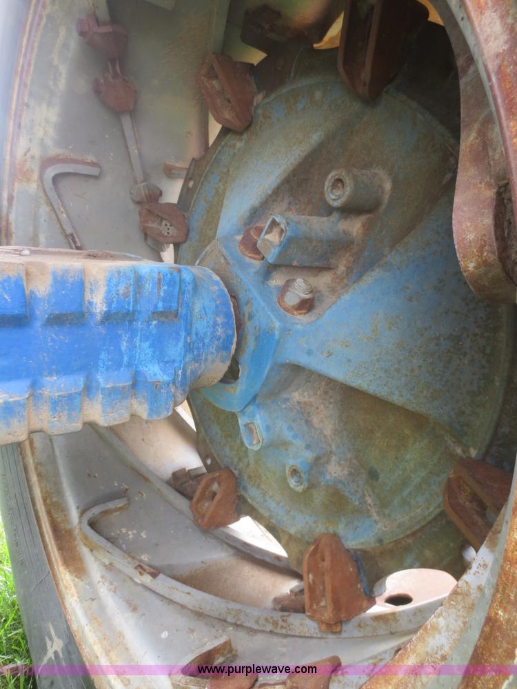 image for item F8274 1971 Ford 8000 tractor