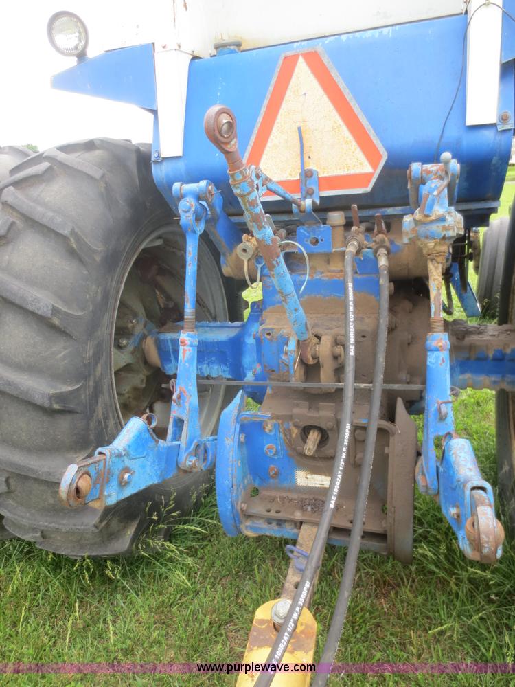 image for item F8274 1971 Ford 8000 tractor
