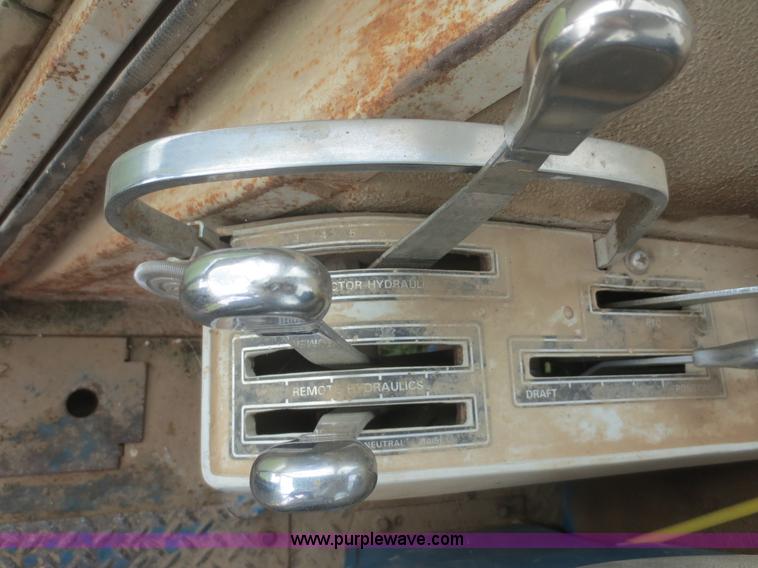 image for item F8274 1971 Ford 8000 tractor