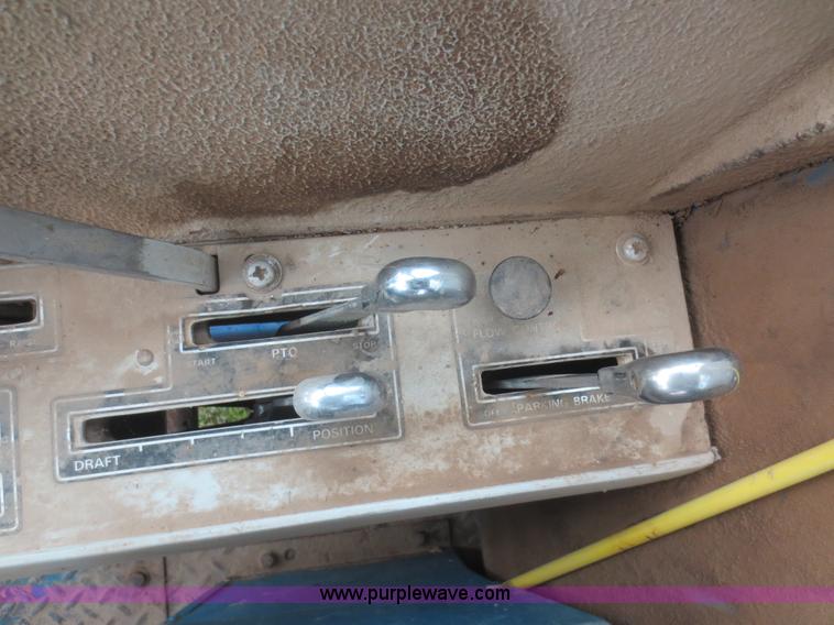 image for item F8274 1971 Ford 8000 tractor