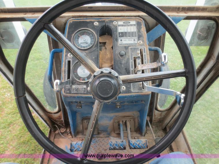 image for item F8274 1971 Ford 8000 tractor