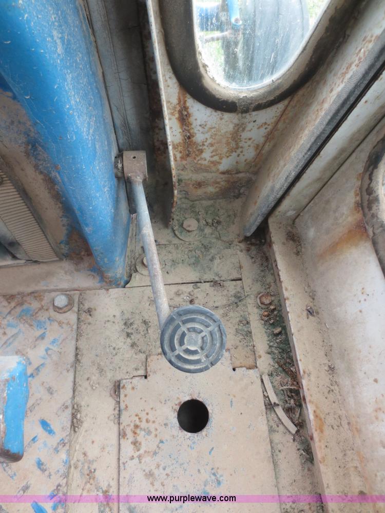 image for item F8274 1971 Ford 8000 tractor