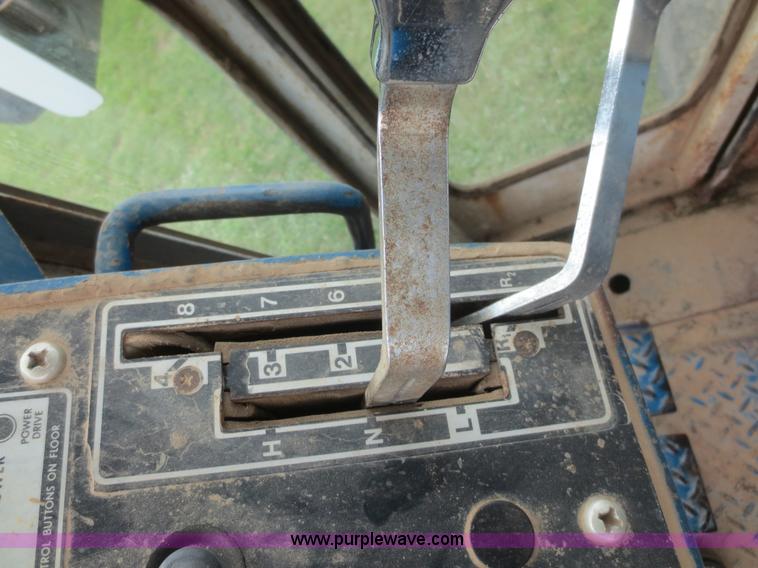 image for item F8274 1971 Ford 8000 tractor