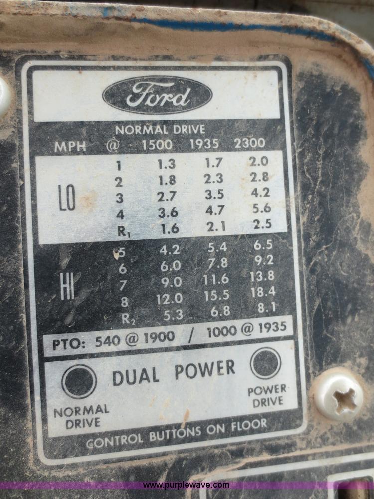 image for item F8274 1971 Ford 8000 tractor