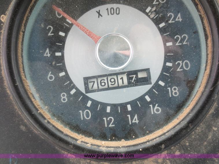 image for item F8274 1971 Ford 8000 tractor