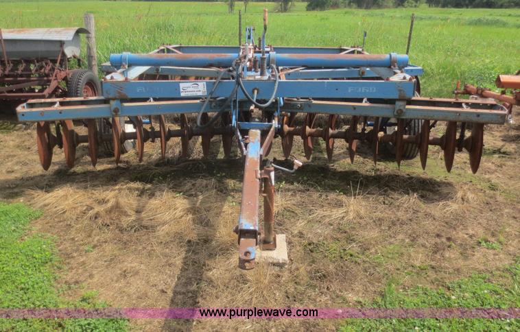 image for item F8286 Ford 240 tandem off-set disk