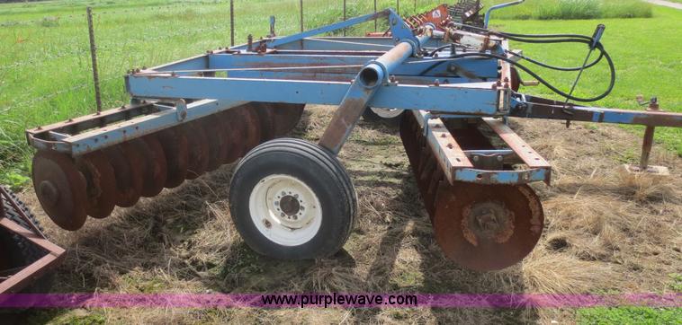 image for item F8286 Ford 240 tandem off-set disk