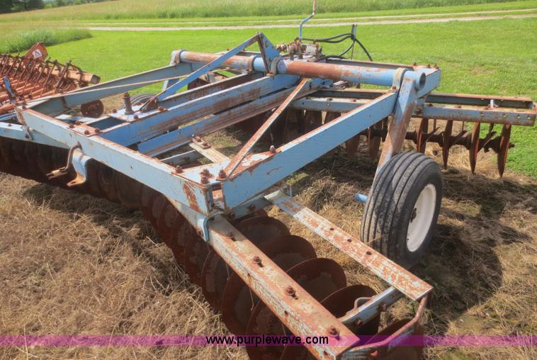 image for item F8286 Ford 240 tandem off-set disk