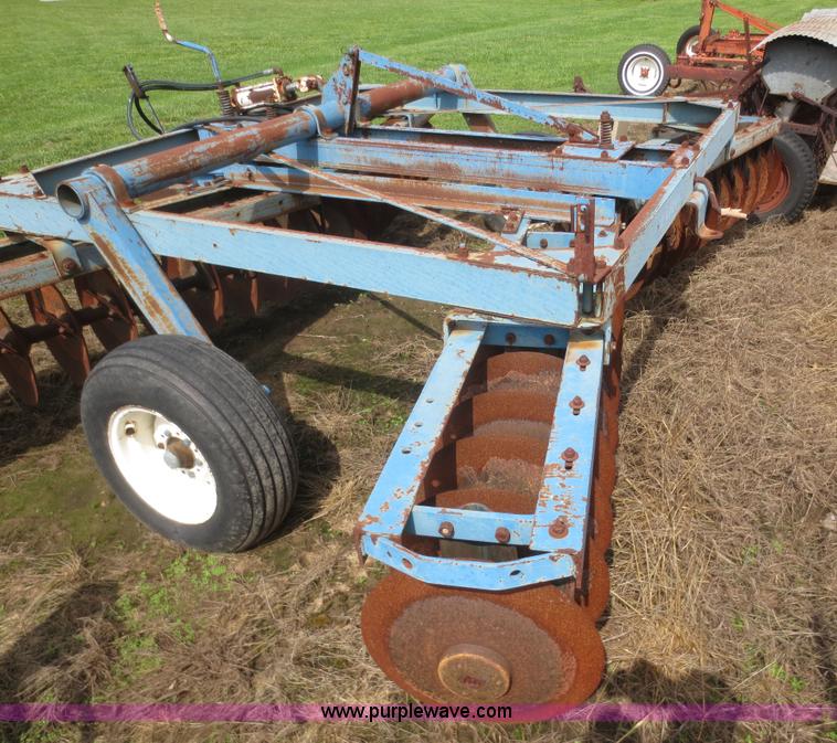 image for item F8286 Ford 240 tandem off-set disk