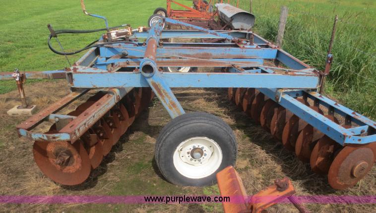 image for item F8286 Ford 240 tandem off-set disk