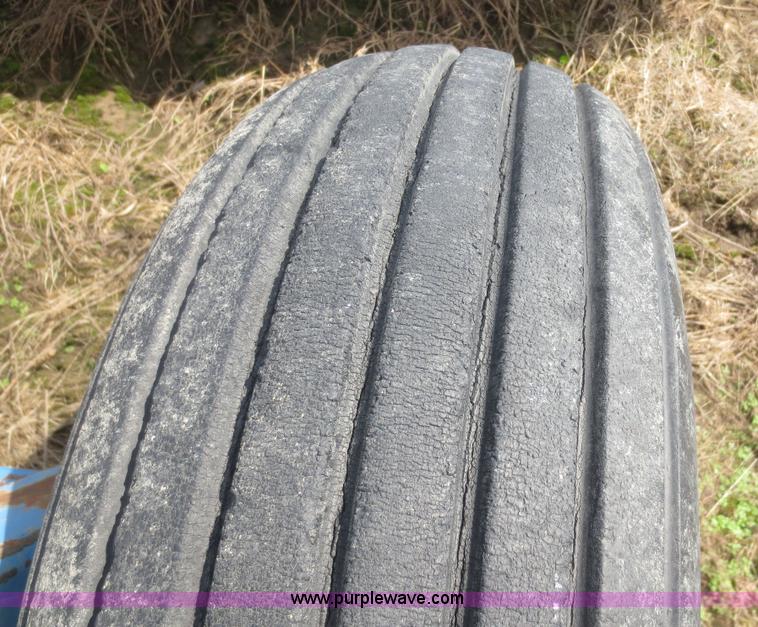 image for item F8286 Ford 240 tandem off-set disk