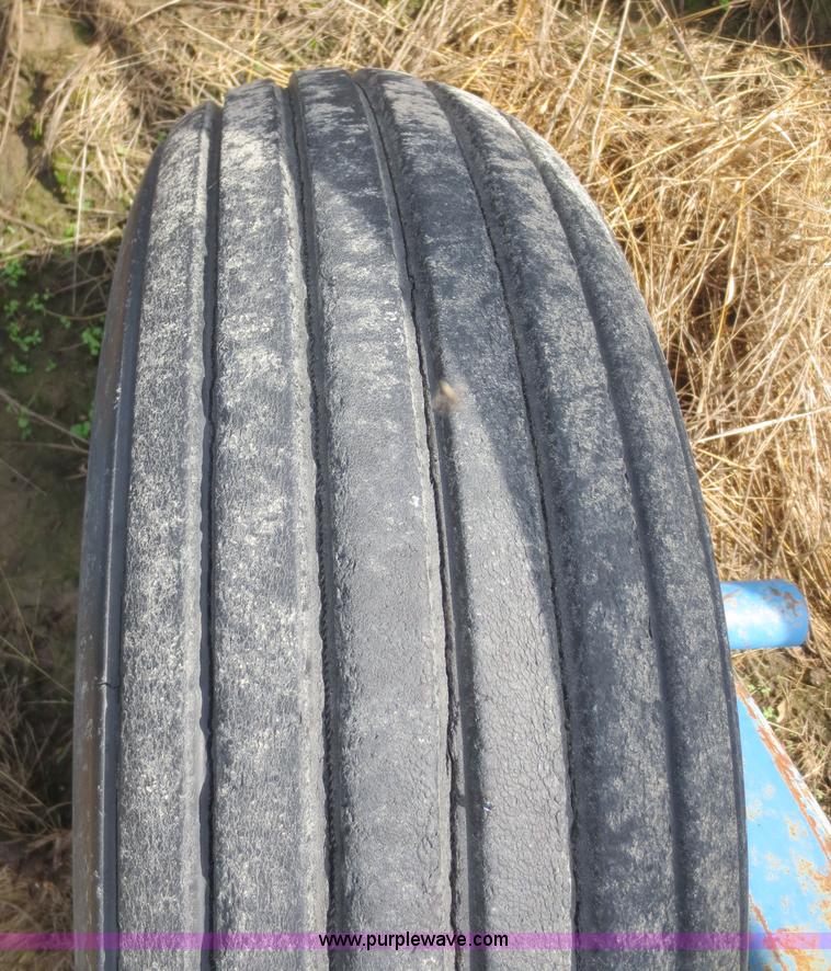 image for item F8286 Ford 240 tandem off-set disk