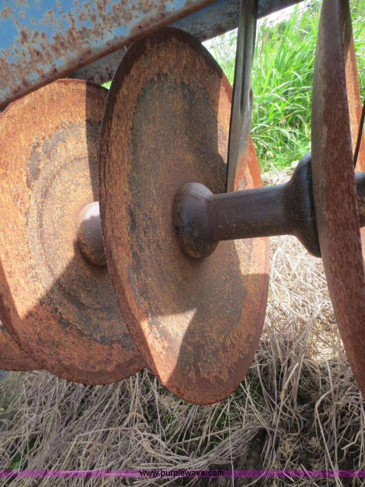 image for item F8286 Ford 240 tandem off-set disk