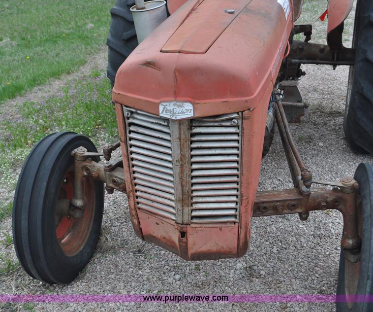 image for item G6475 1959 Massey-Ferguson TO-35 Deluxe tractor