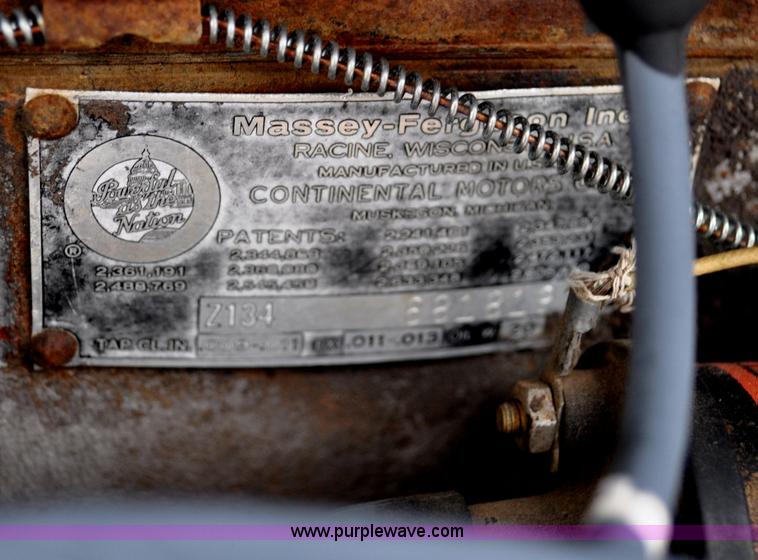 image for item G6475 1959 Massey-Ferguson TO-35 Deluxe tractor