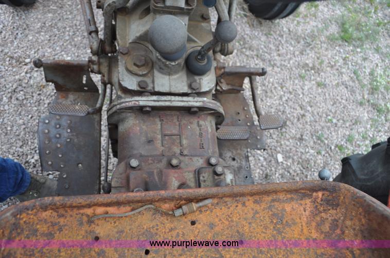image for item G6475 1959 Massey-Ferguson TO-35 Deluxe tractor