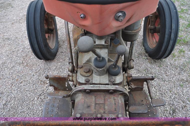 image for item G6475 1959 Massey-Ferguson TO-35 Deluxe tractor