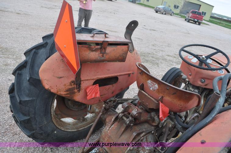 image for item G6475 1959 Massey-Ferguson TO-35 Deluxe tractor