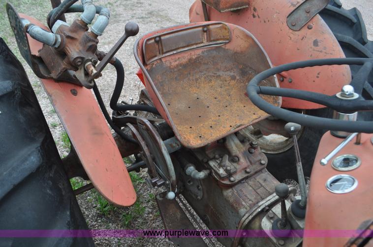 image for item G6475 1959 Massey-Ferguson TO-35 Deluxe tractor