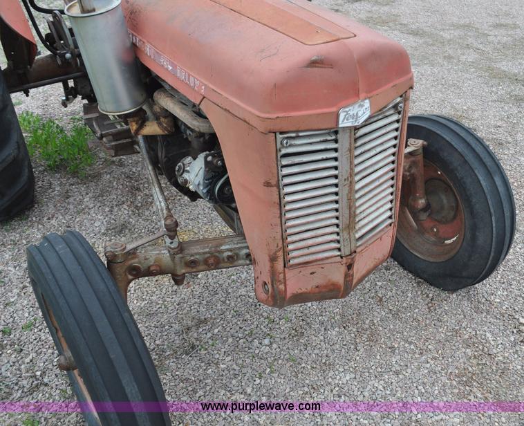 image for item G6475 1959 Massey-Ferguson TO-35 Deluxe tractor