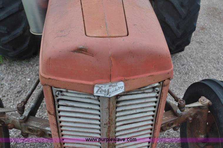 image for item G6475 1959 Massey-Ferguson TO-35 Deluxe tractor