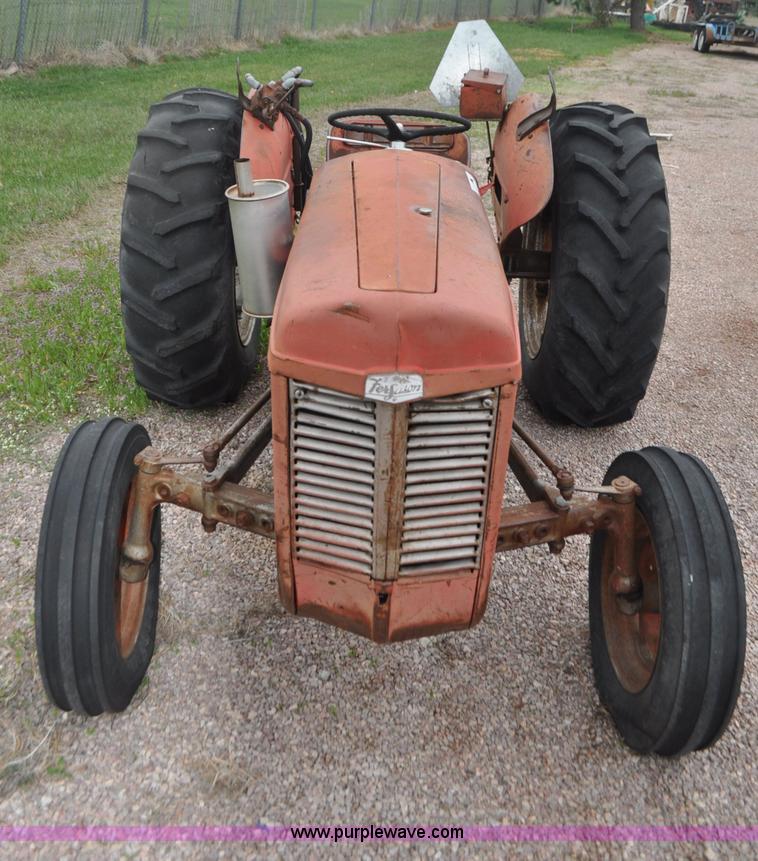 image for item G6475 1959 Massey-Ferguson TO-35 Deluxe tractor