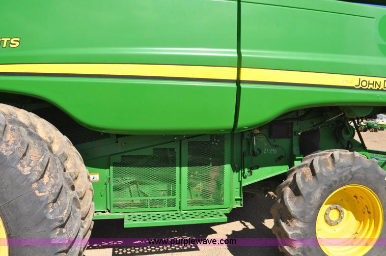 image for item G6479 2009 John Deere 9770 STS combine