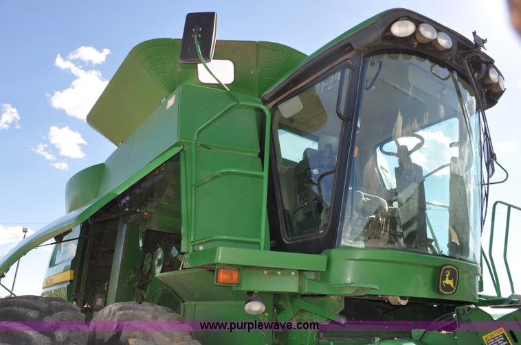 image for item G6479 2009 John Deere 9770 STS combine