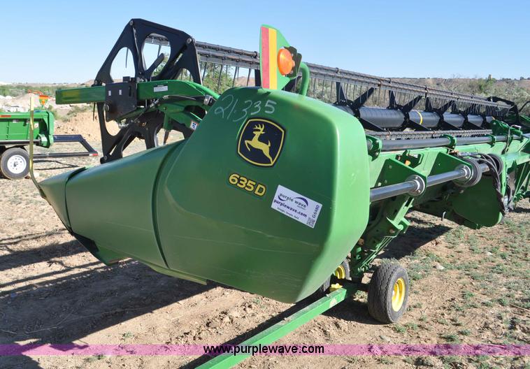 image for item G6480 2010 John Deere 635D 35' draper head
