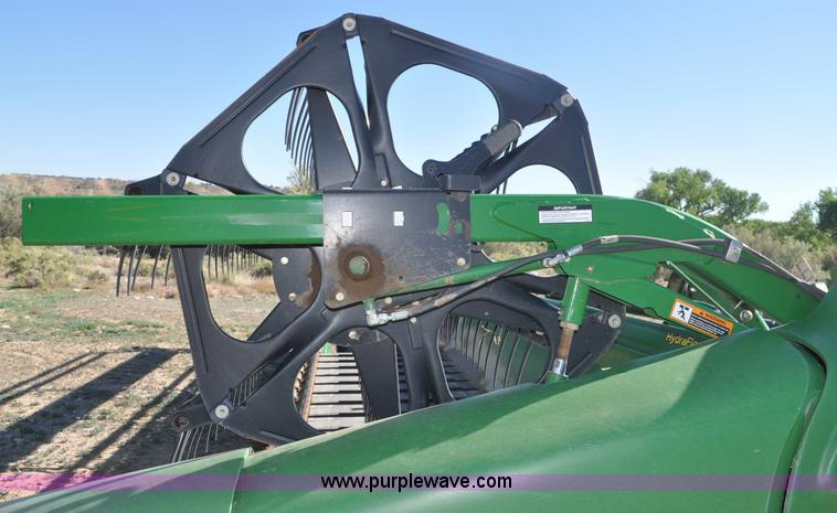 image for item G6480 2010 John Deere 635D 35' draper head