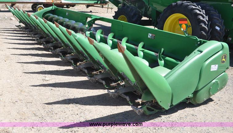 image for item G6482 2011 John Deere 612C corn head