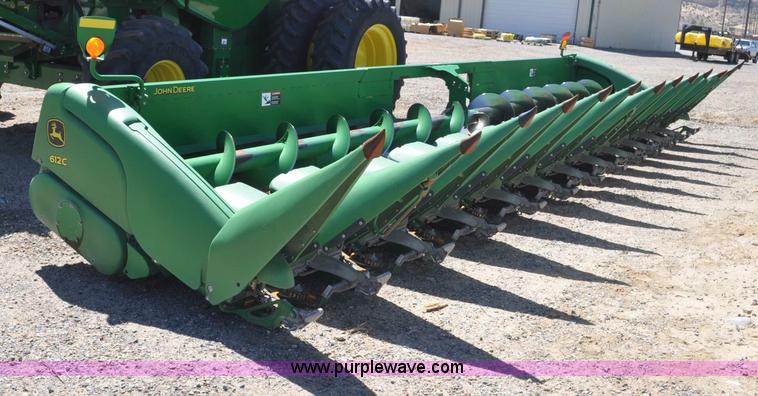image for item G6482 2011 John Deere 612C corn head