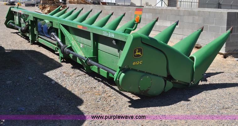 image for item G6482 2011 John Deere 612C corn head