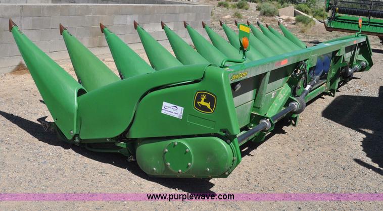 image for item G6482 2011 John Deere 612C corn head