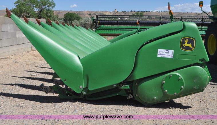 image for item G6482 2011 John Deere 612C corn head
