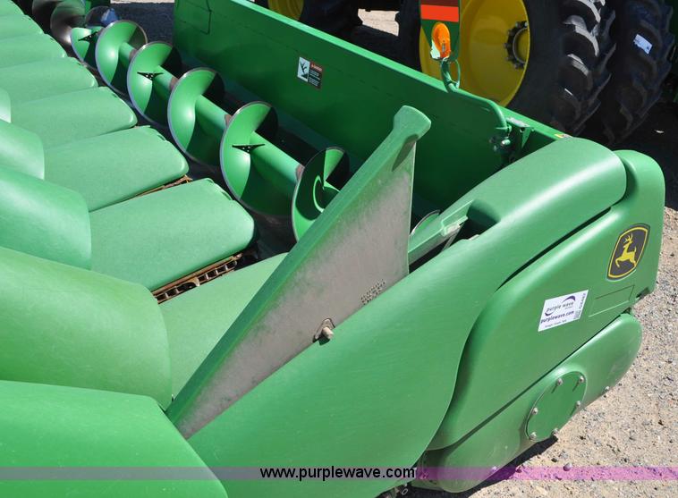 image for item G6482 2011 John Deere 612C corn head