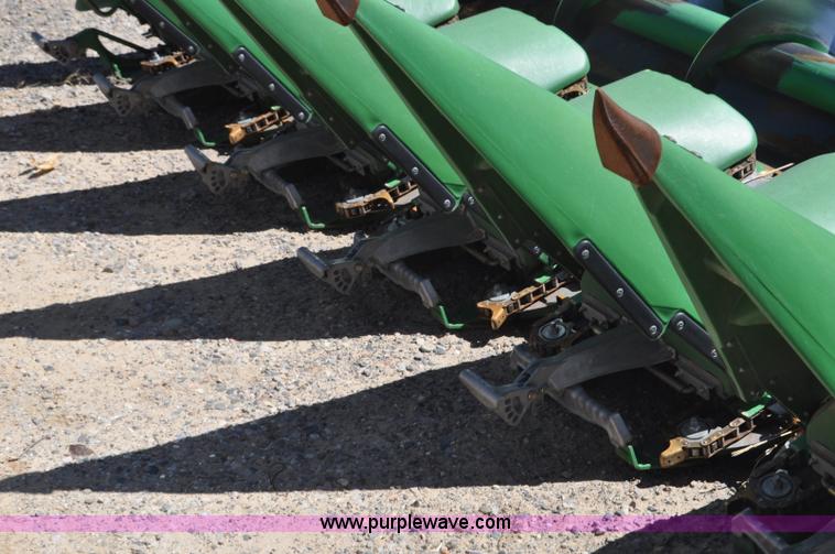 image for item G6482 2011 John Deere 612C corn head