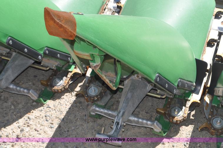 image for item G6482 2011 John Deere 612C corn head