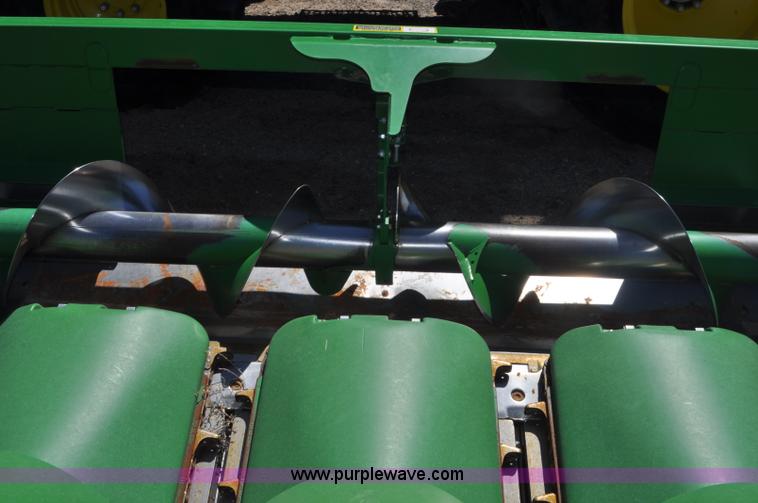 image for item G6482 2011 John Deere 612C corn head