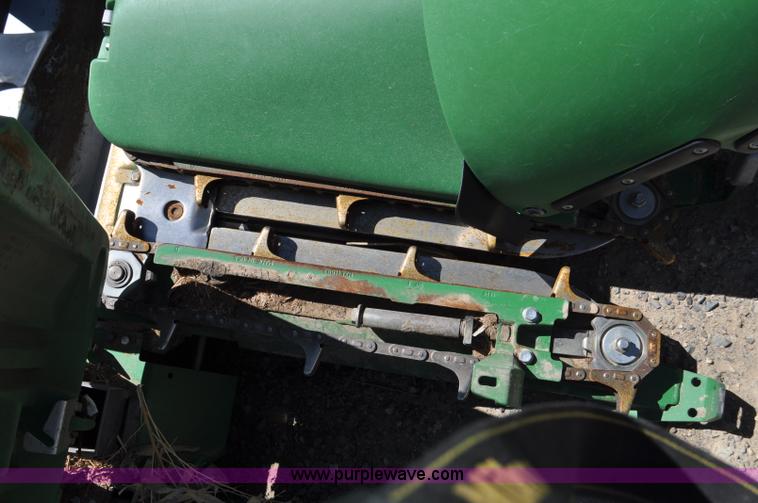 image for item G6482 2011 John Deere 612C corn head