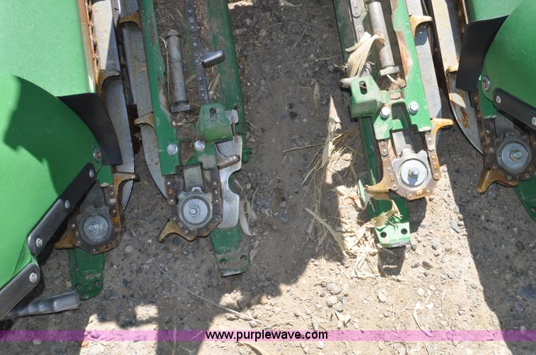 image for item G6482 2011 John Deere 612C corn head