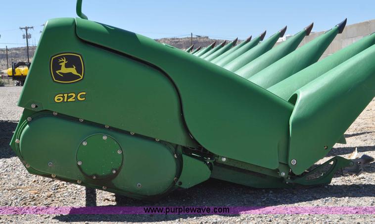 image for item G6482 2011 John Deere 612C corn head