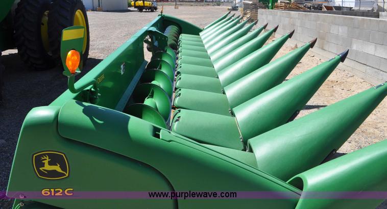 image for item G6482 2011 John Deere 612C corn head