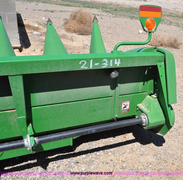 image for item G6482 2011 John Deere 612C corn head